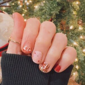 Classic Christmas Cheer Nail Wraps| DIY Nails